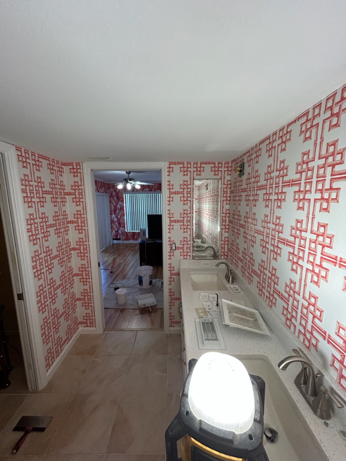 Tiled shower with bench and niche